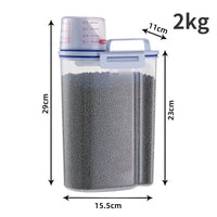 1.5kg/2kg Pet Food Storage Container, Moisture‑Proof Sealed Plastic Pail with Measuring Cup for Dog & Cat Feeding Outdoor Kinetics