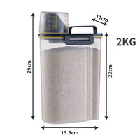 1.5kg/2kg Pet Food Storage Container, Moisture‑Proof Sealed Plastic Pail with Measuring Cup for Dog & Cat Feeding Outdoor Kinetics